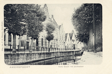 11696 Gezicht op de Kortegracht met bebouwing te Amersfoort uit het zuidoosten; met links de voorgevels van de panden ...